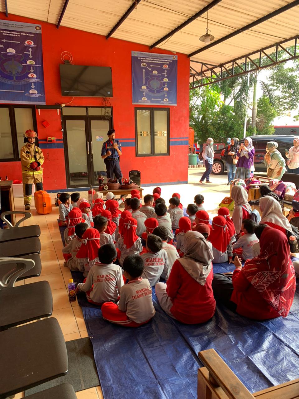 Kujungan Sekolah Tk Mahira Ke Dinas Pemadam Kebakaran dan Penyelamatan Tuban
